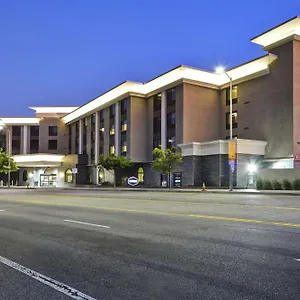 Отель Hampton & Angeles Airport